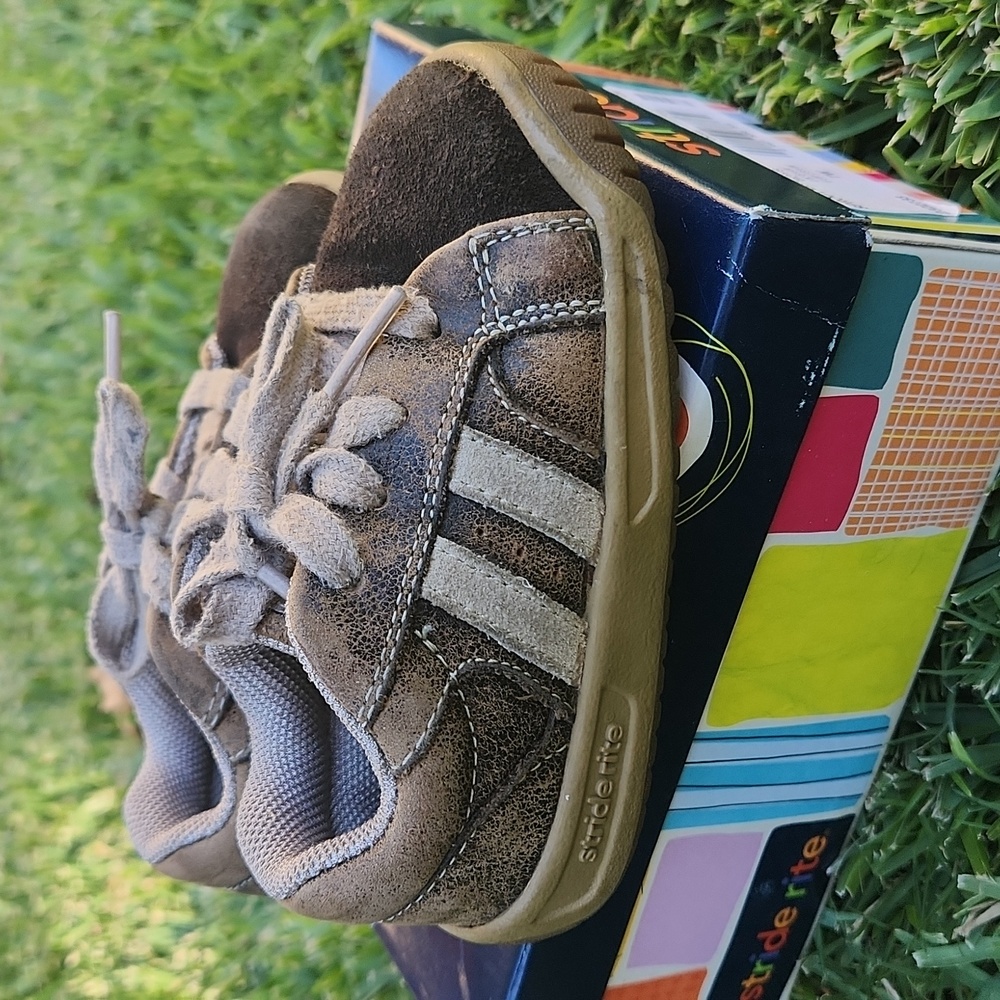 Stride Rite Tan and Brown Kids Sneakers Size 7 Wide